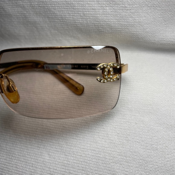 CHANEL 4104-B Gold Sunglasses - Picture 5 of 10